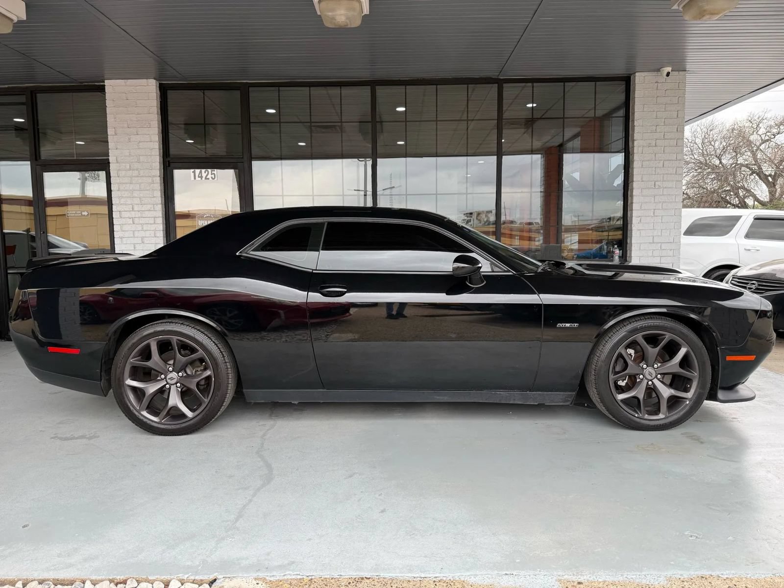 Used 2019 Dodge Challenger R/T RWD image 2