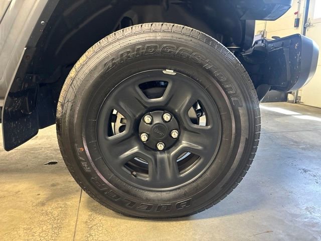 Used 2023 Jeep Gladiator Sport AWD/4WD image 9