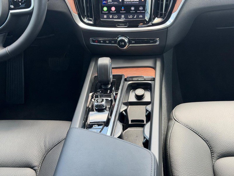 New 2026 Volvo V60 B5 Cross Country Plus w/ Climate Package AWD/4WD image 9