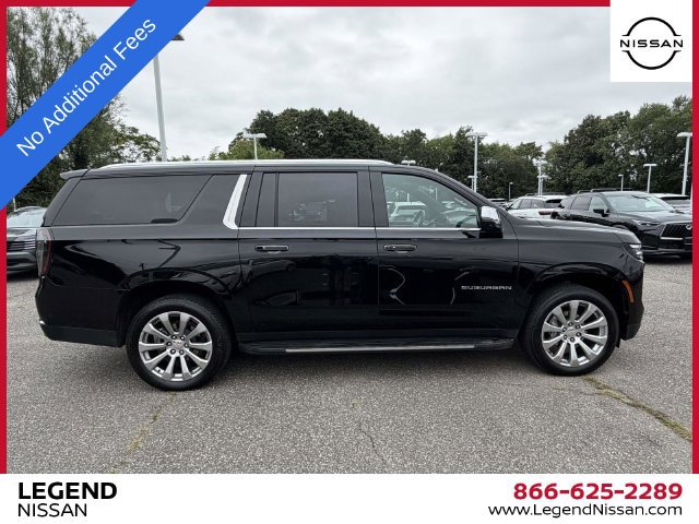 Used 2025 Chevrolet Suburban Premier AWD/4WD image 2