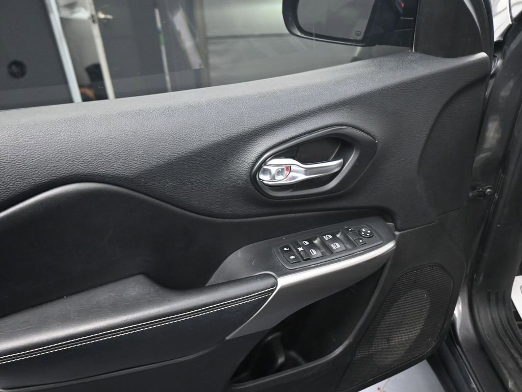 Used 2021 Jeep Cherokee Latitude Lux 80th Anniv w/ Quick Order Package 26U 80TH image 43