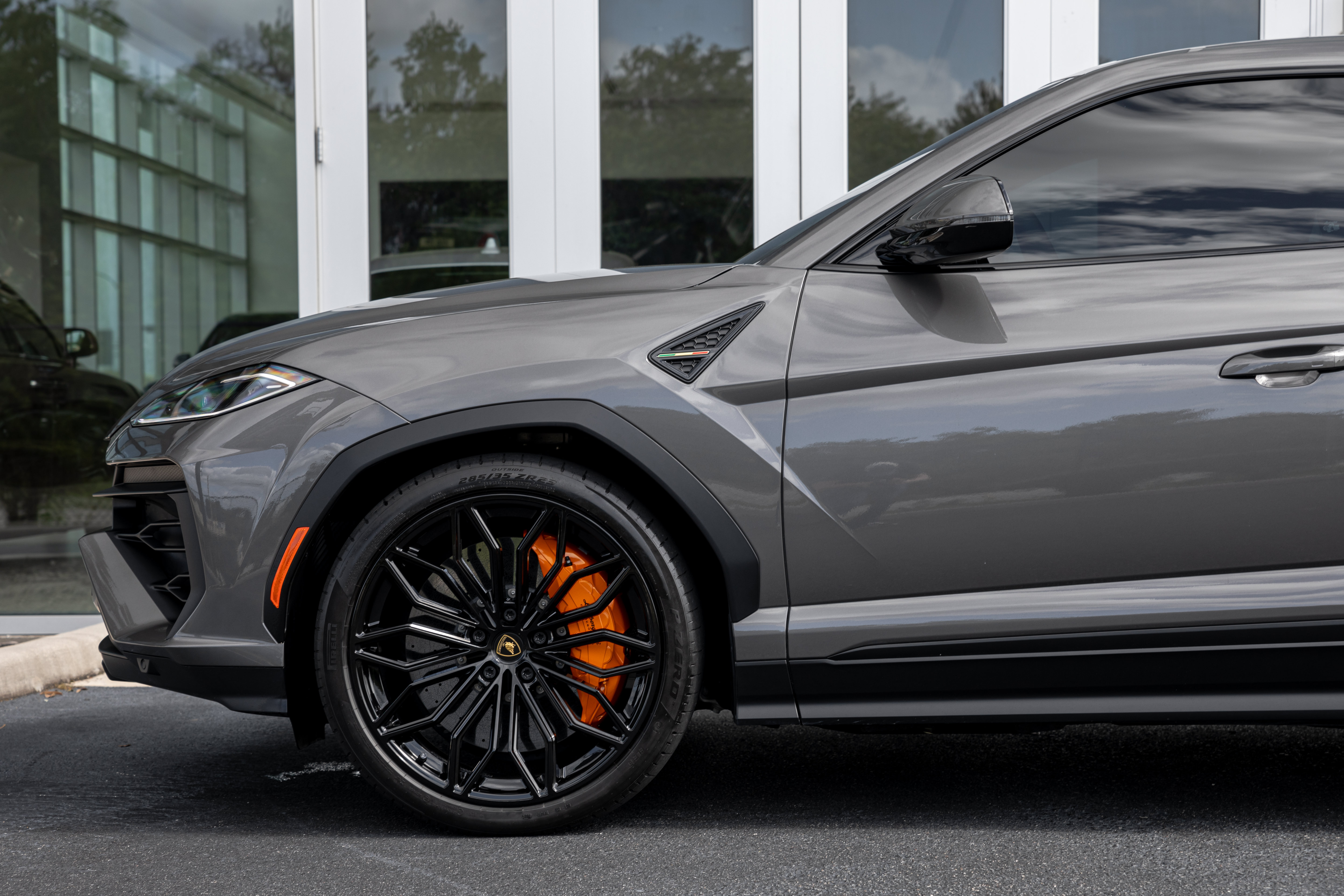 Used 2025 Lamborghini Urus Performante AWD/4WD image 6