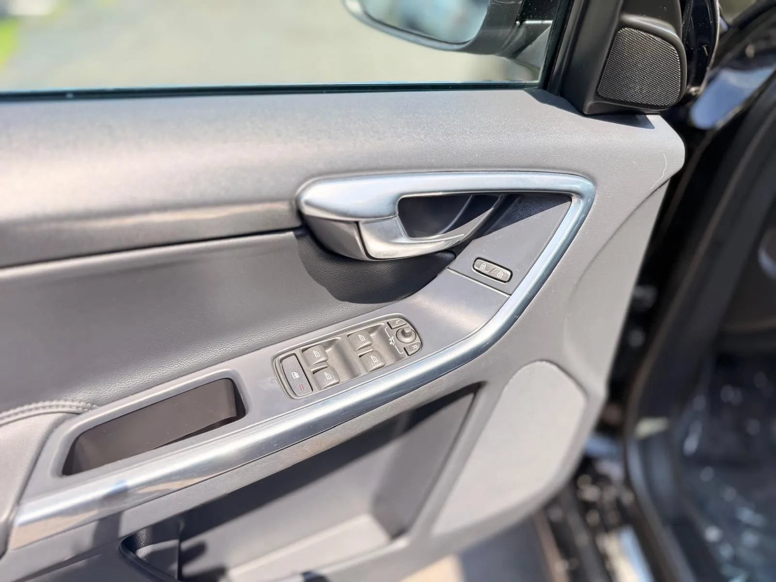 Used 2015 Volvo XC60 T6 Platinum AWD/4WD image 23