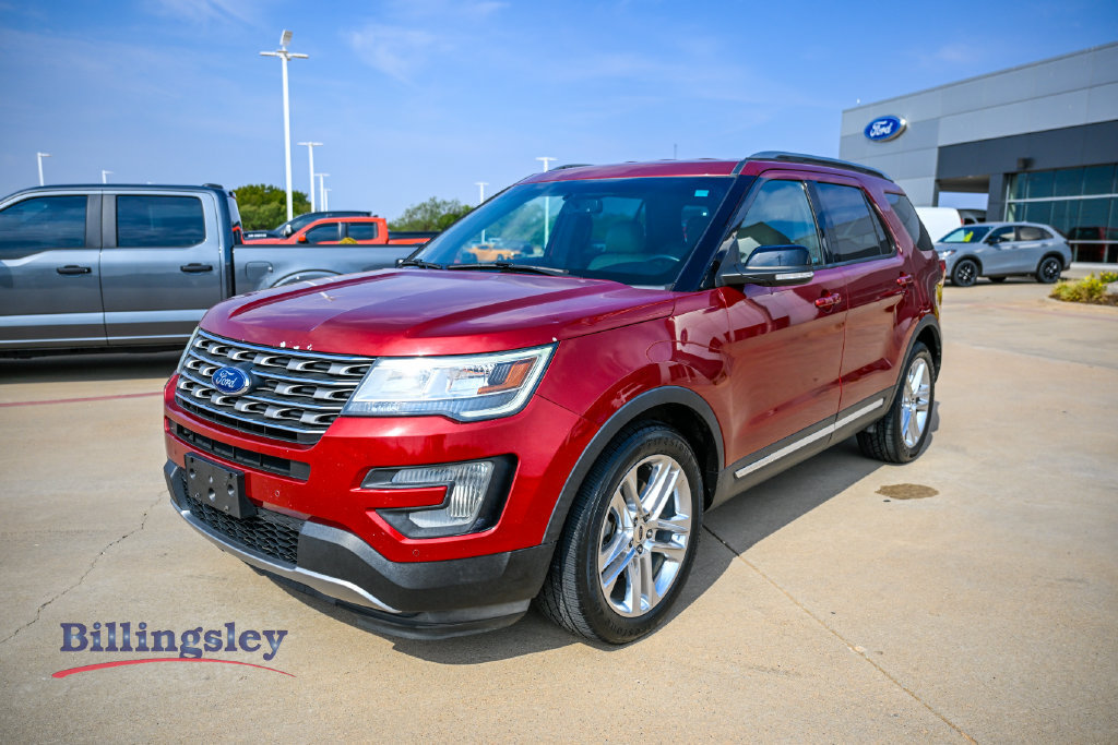 Used 2017 Ford Explorer XLT w/ Equipment Group 202A FWD image 3
