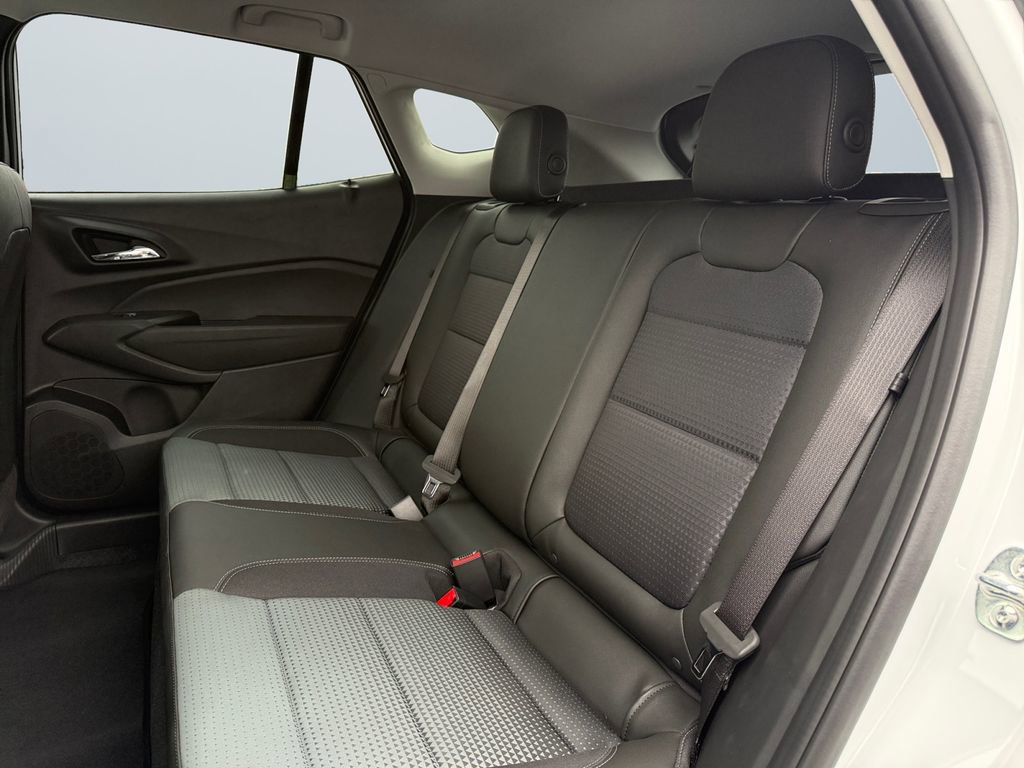New 2026 Chevrolet Trax LT w/ Sunroof Package FWD image 13