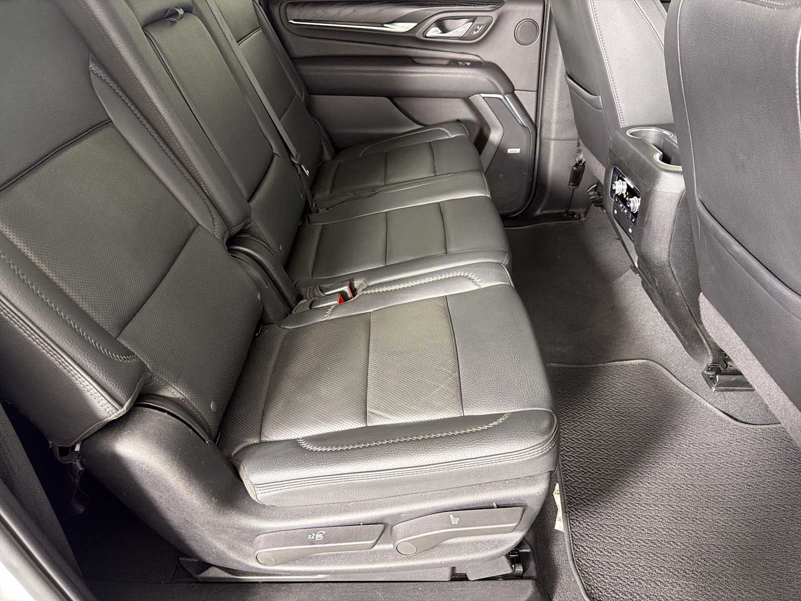 Used 2024 GMC Yukon XL Denali RWD image 14