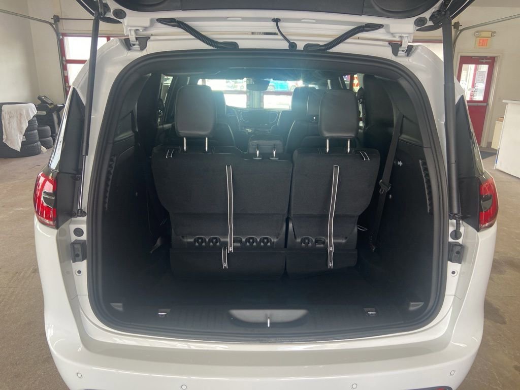 New 2026 Chrysler Pacifica Select FWD image 17