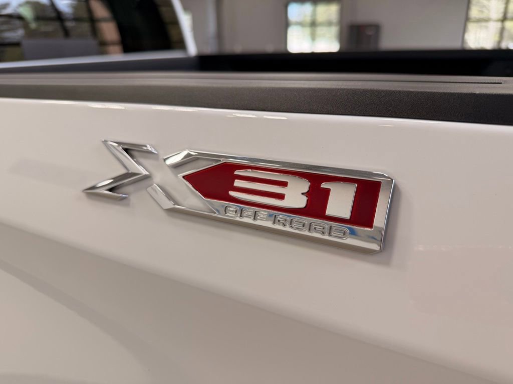 Used 2024 GMC Sierra 1500 SLE w/ Preferred Package image 16