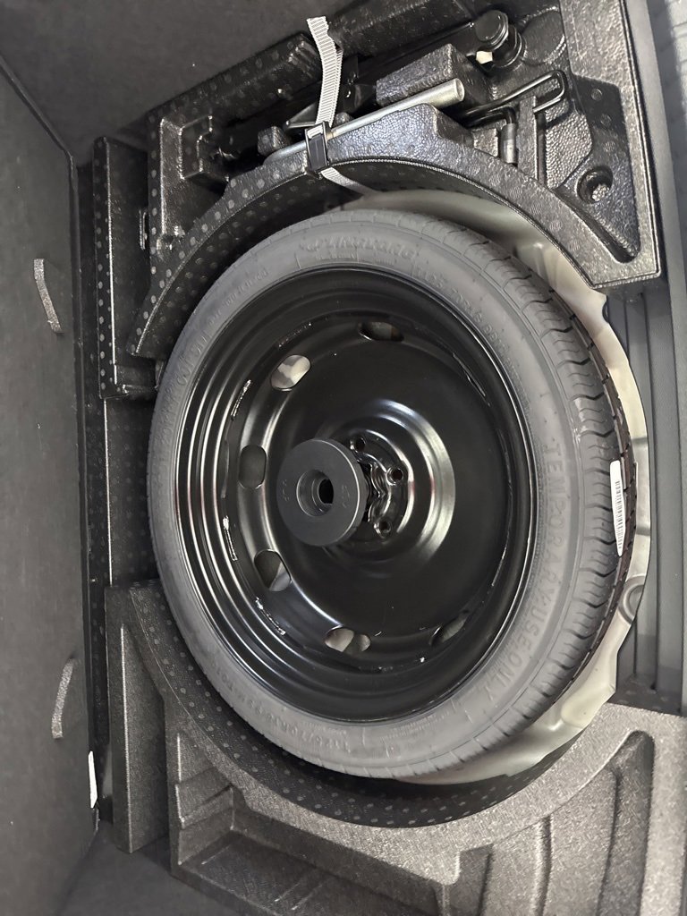 Certified 2025 Volkswagen Taos SE image 31