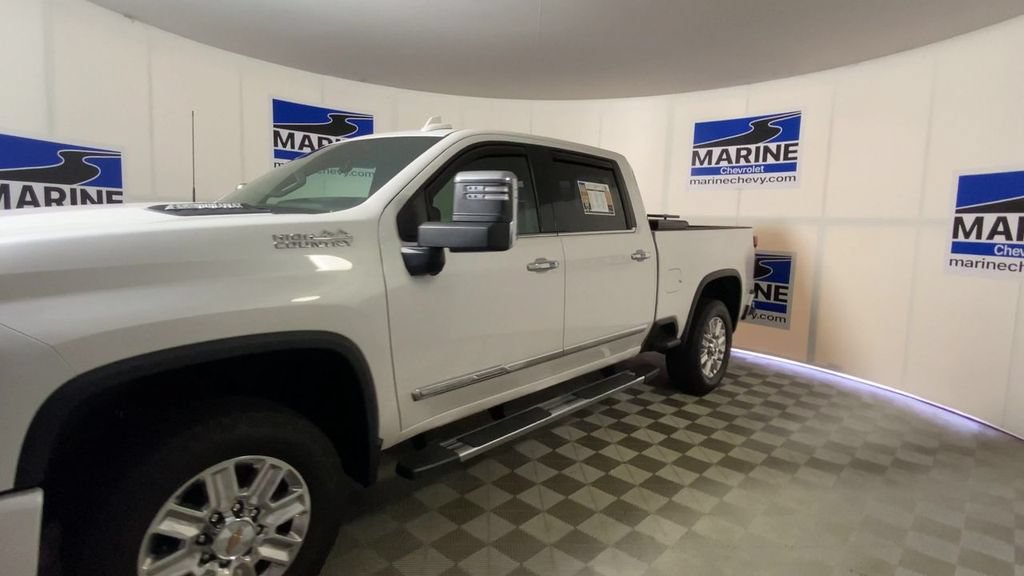 Used 2024 Chevrolet Silverado 2500 High Country w/ High Country Premium Package AWD/4WD image 6