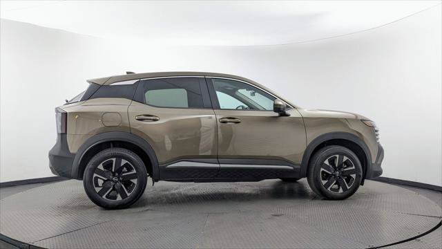 Used 2025 Nissan Kicks SV AWD/4WD image 9