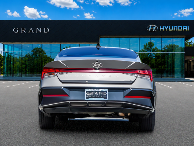 Used 2025 Hyundai Elantra Limited FWD image 10