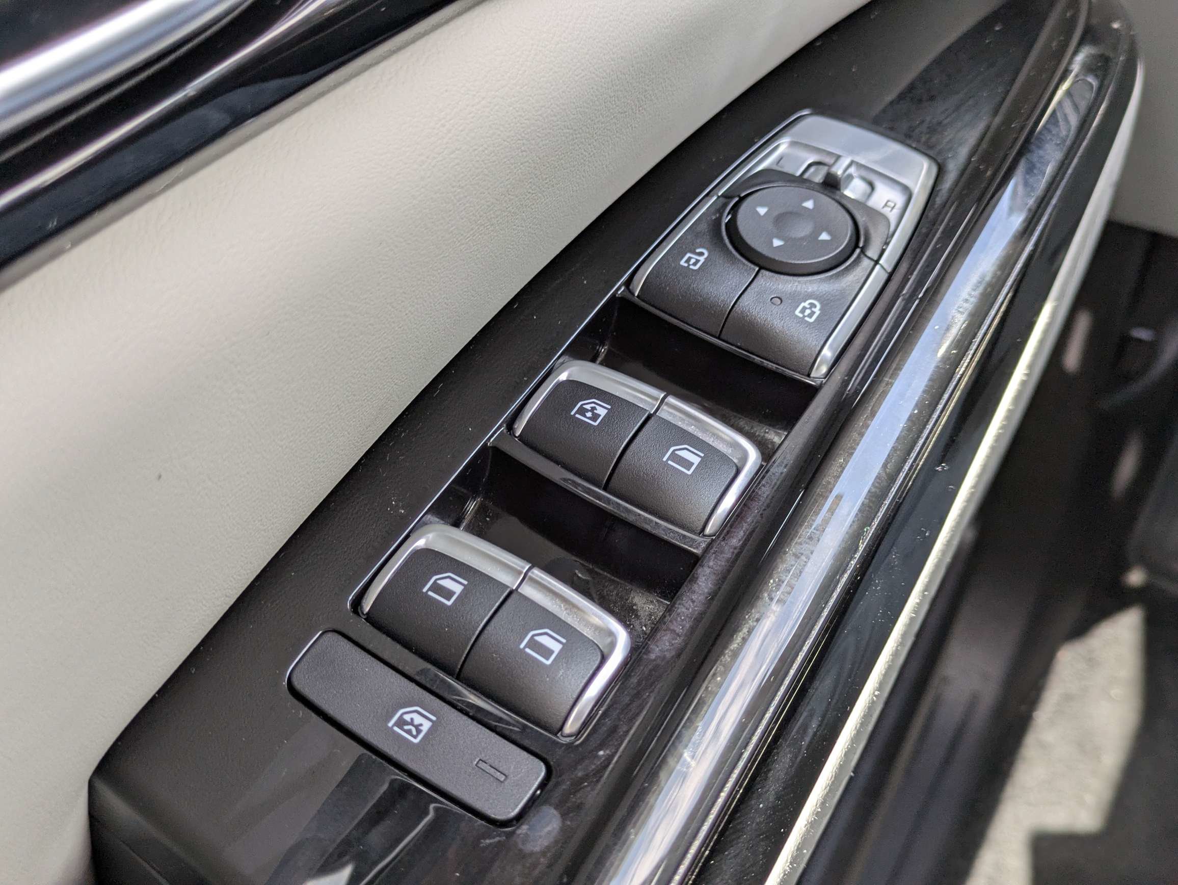 Certified 2024 Kia Carnival EX FWD image 31