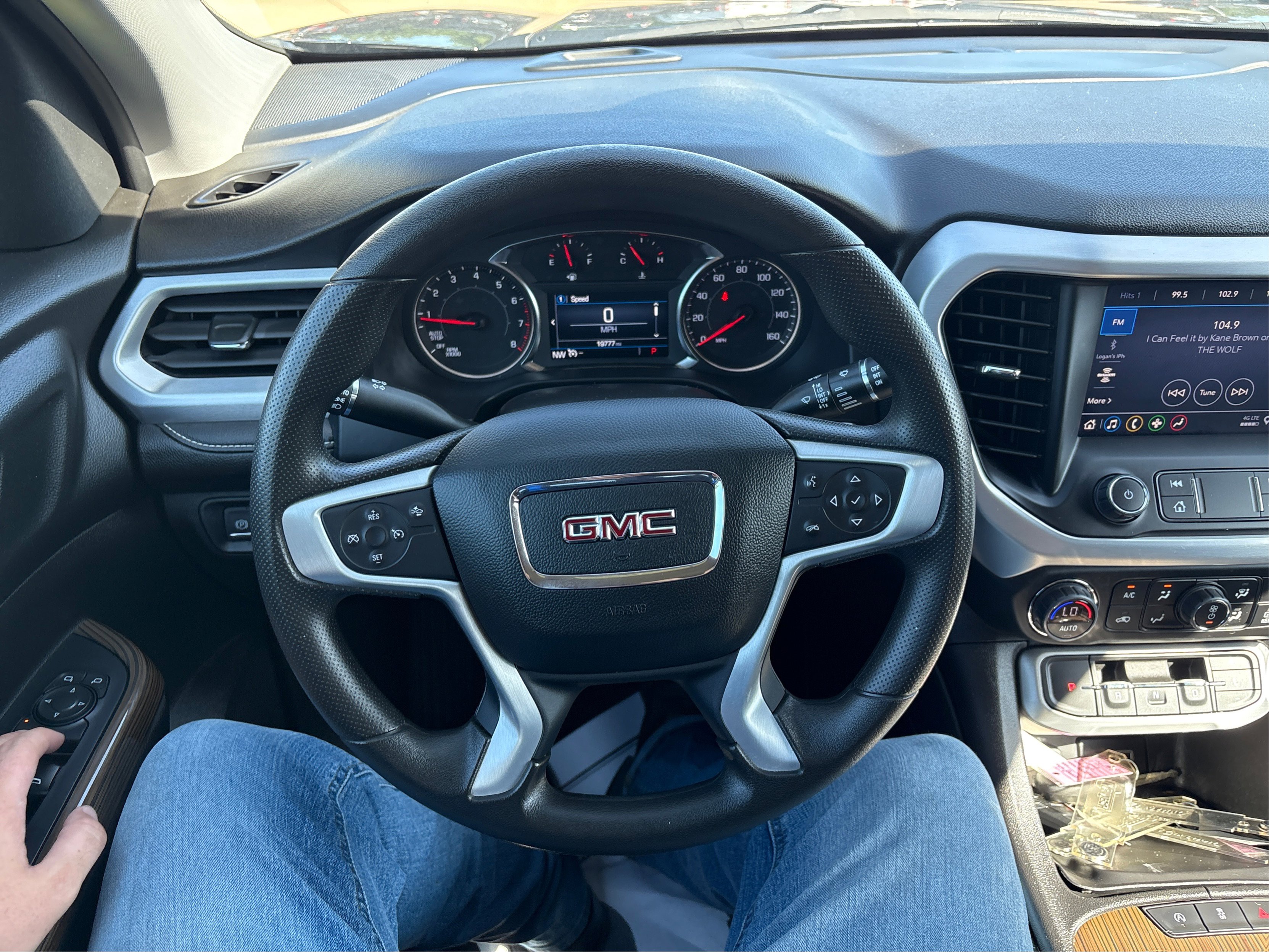 Used 2023 GMC Acadia SLE image 14