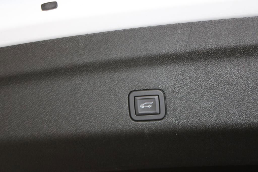 Used 2025 Chevrolet Suburban LT RWD image 33