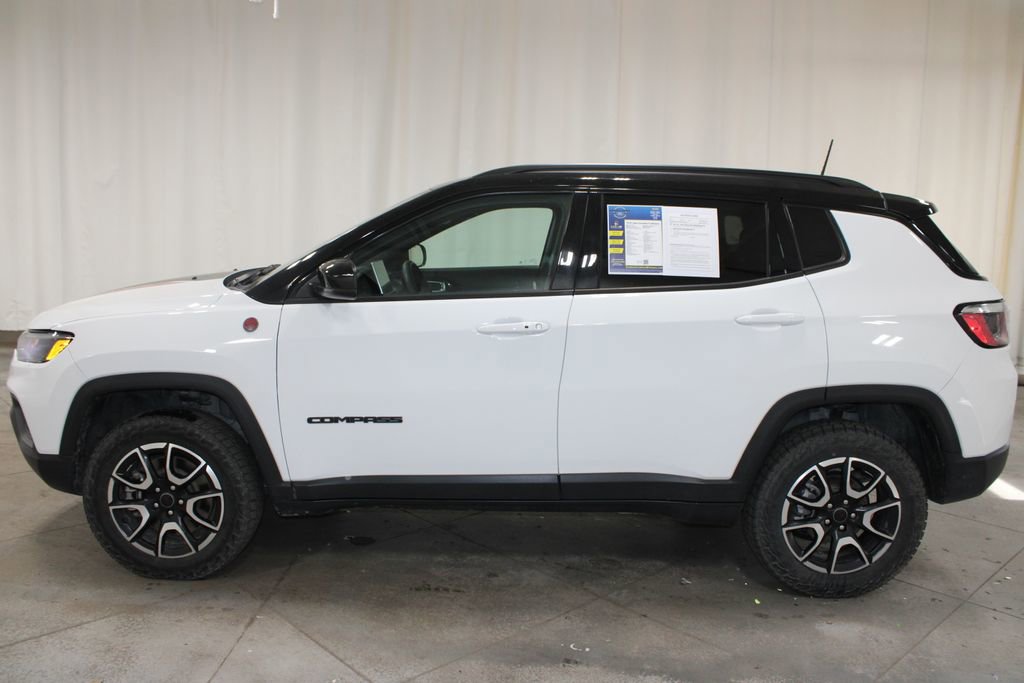 Used 2025 Jeep Compass Trailhawk AWD/4WD image 6