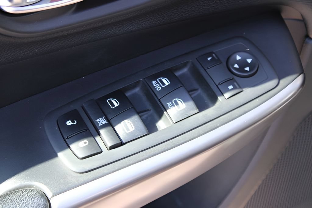 Used 2020 Jeep Cherokee Limited AWD/4WD image 19
