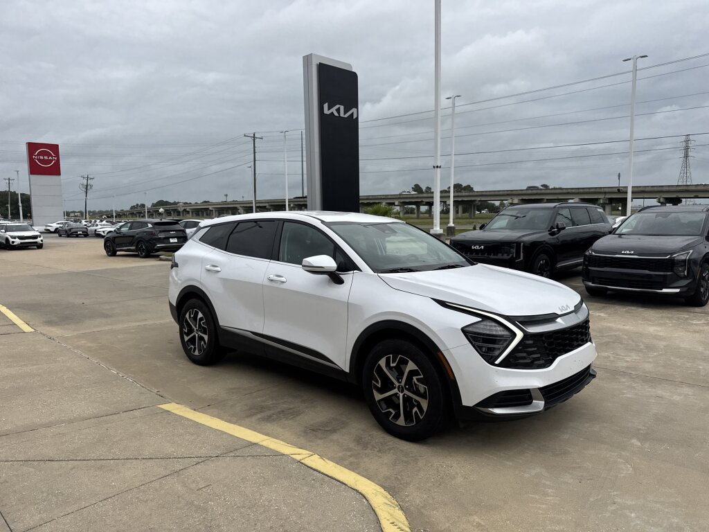 Certified 2024 Kia Sportage EX FWD image 9