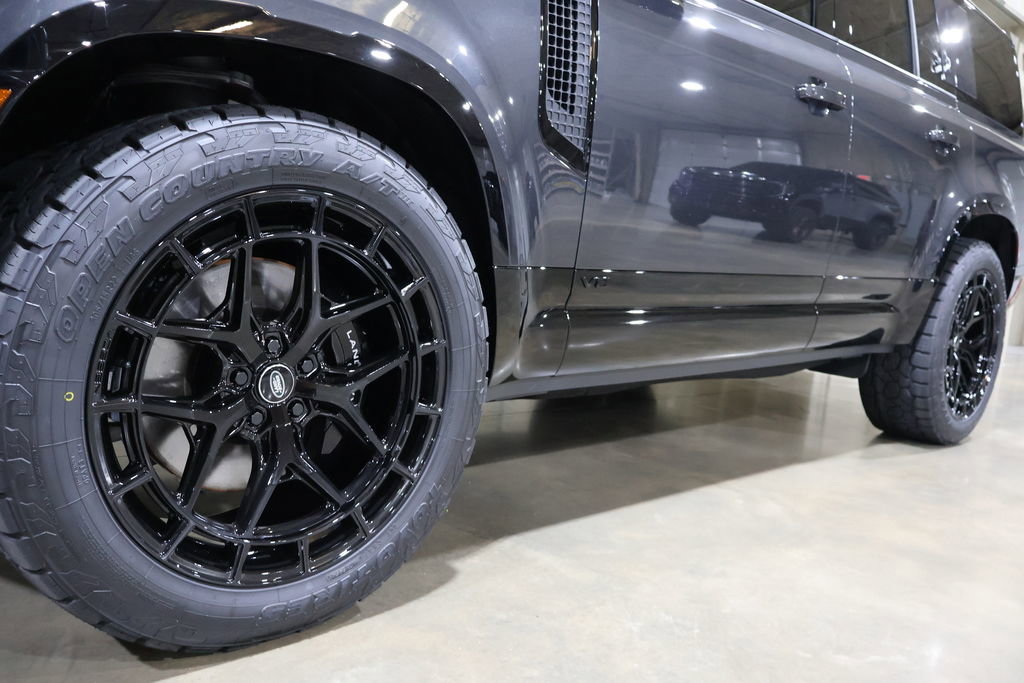 Used 2025 Land Rover Defender 130 V8 image 17