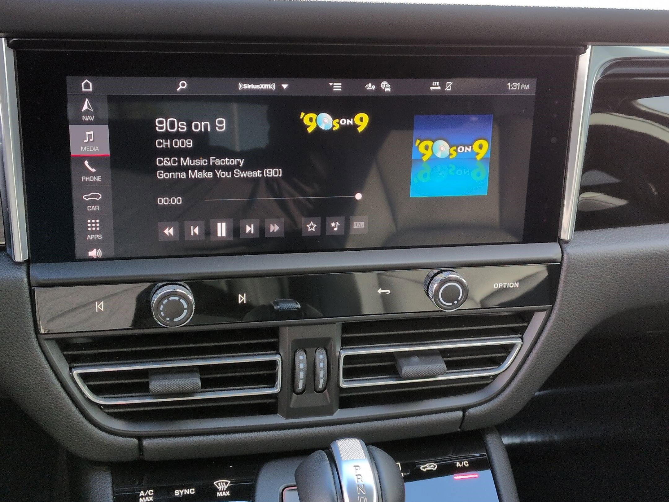 Used 2025 Porsche Macan Turbo image 23