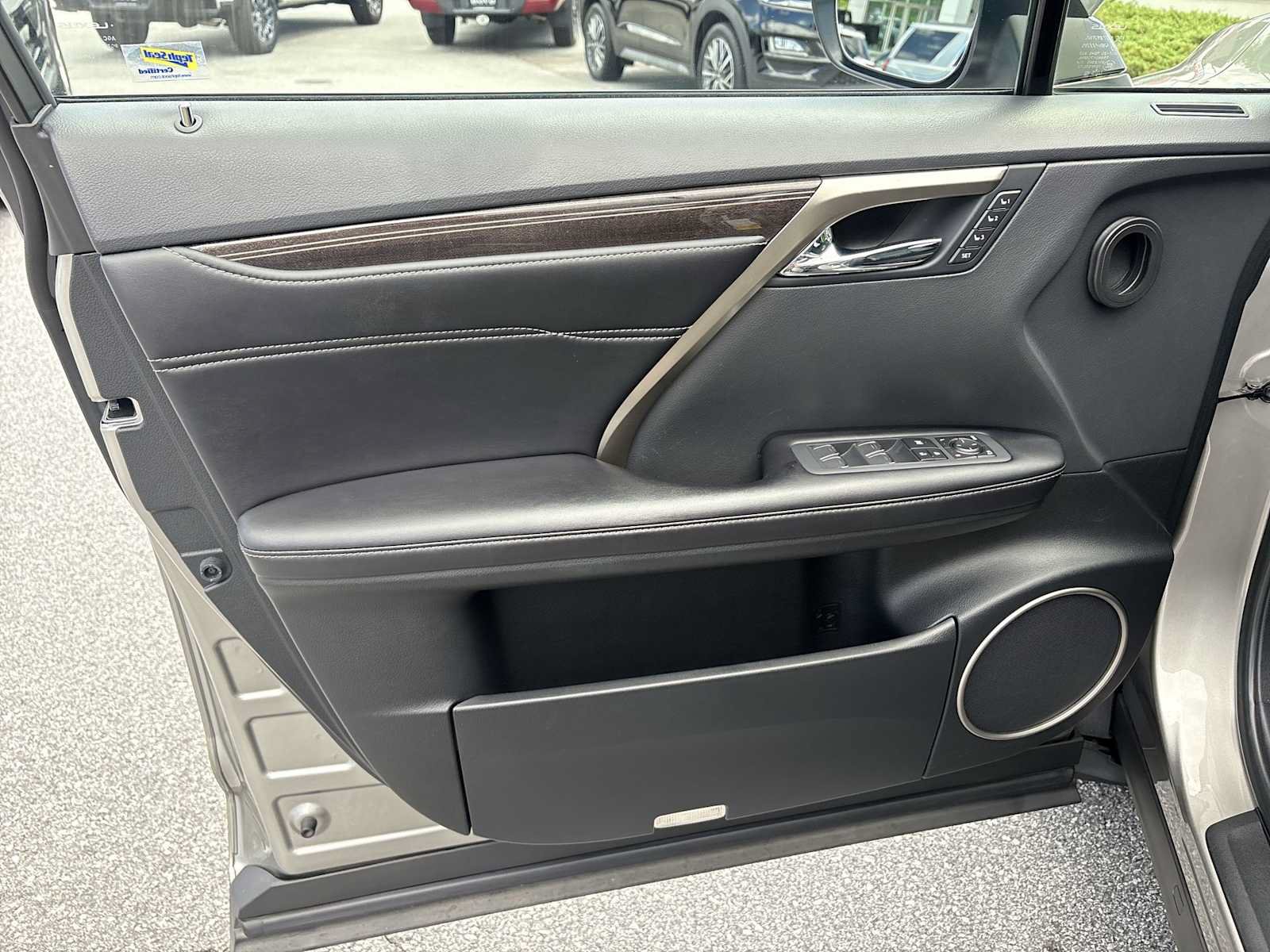 Used 2020 Lexus RX 350L Luxury w/ Cold Weather Package (CT) FWD image 23