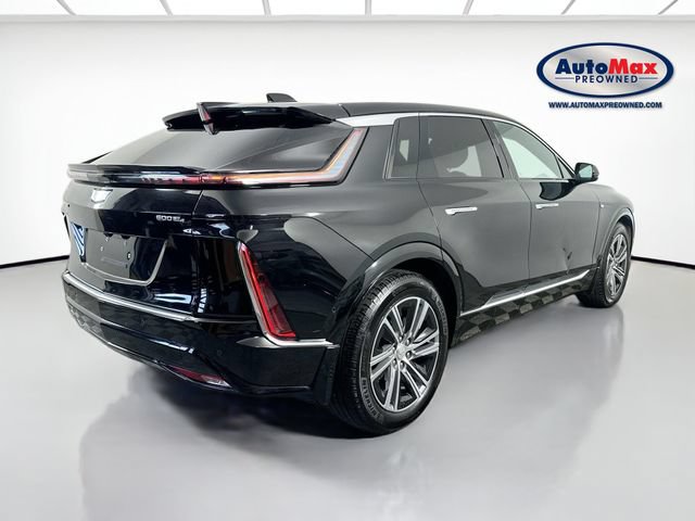 Used 2024 Cadillac Lyriq Luxury AWD/4WD image 2