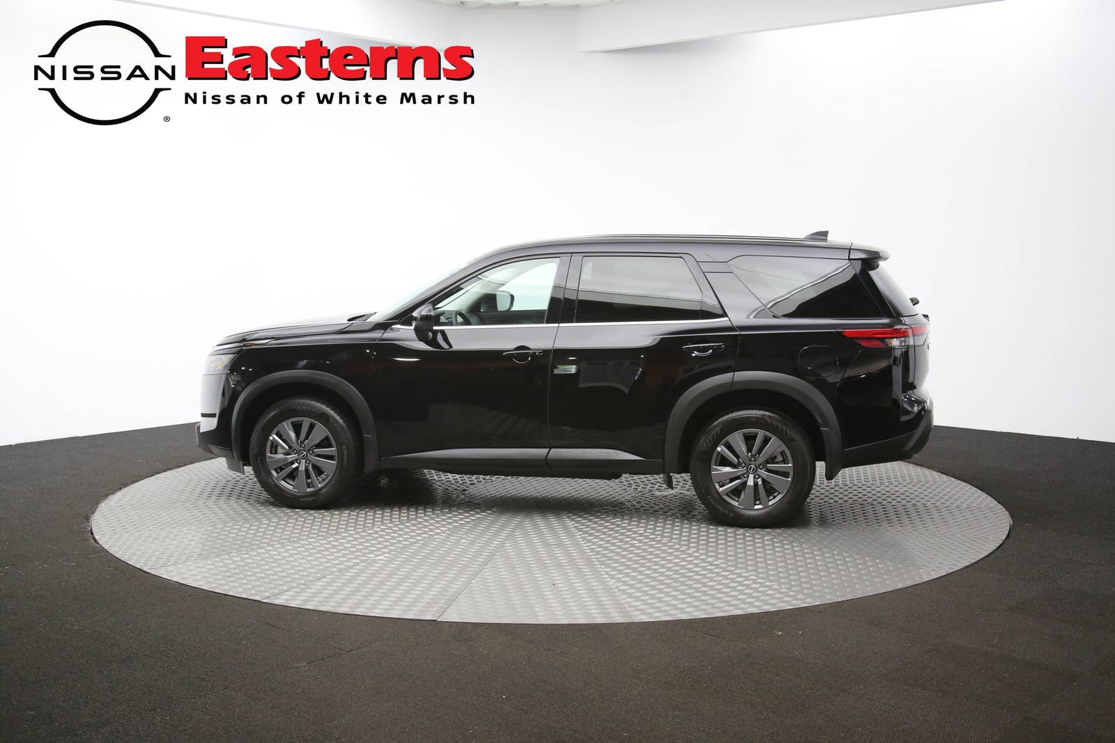 Used 2025 Nissan Pathfinder S image 99