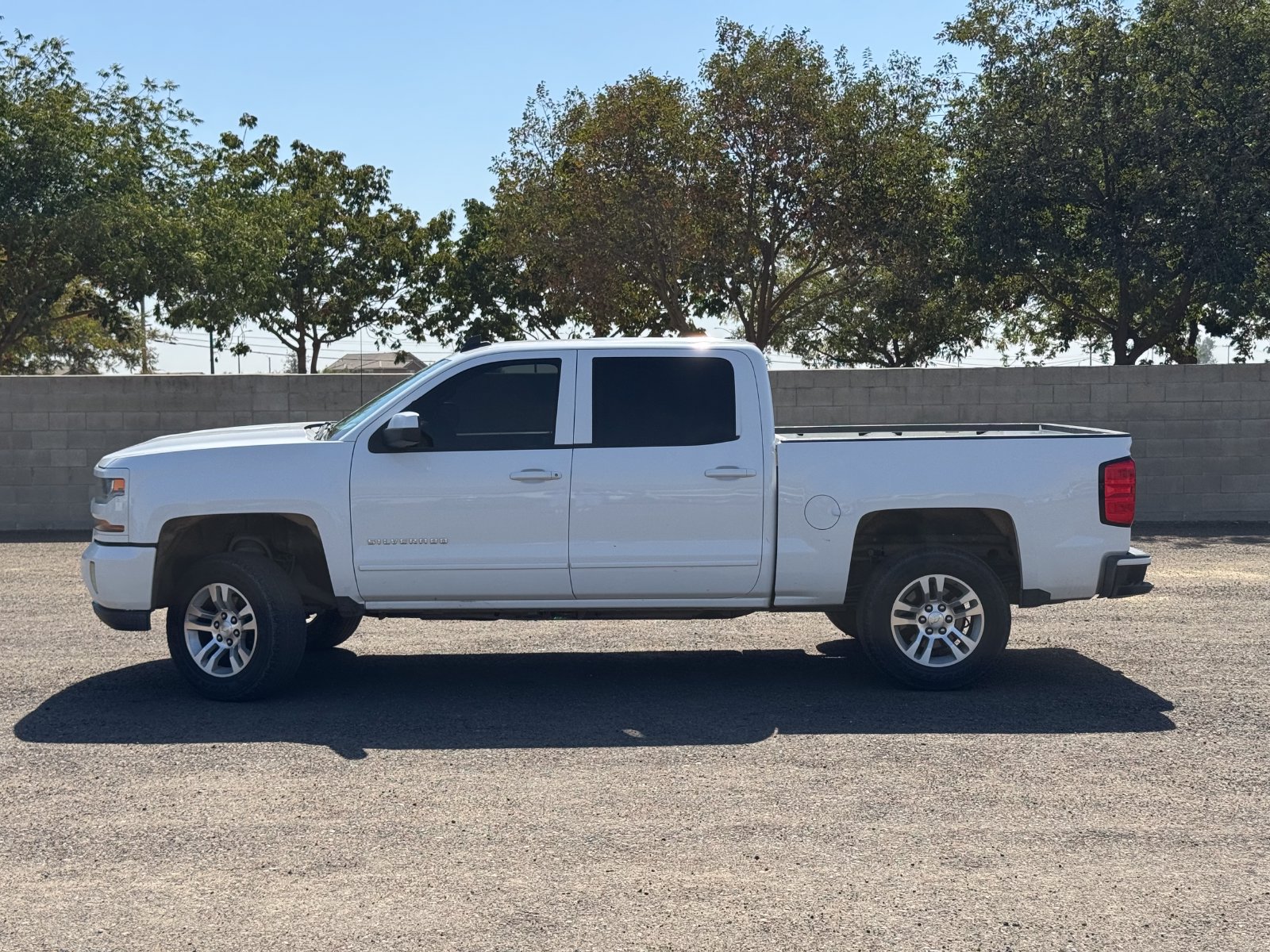 Used 2017 Chevrolet Silverado 1500 LT w/ All Star Edition AWD/4WD image 7