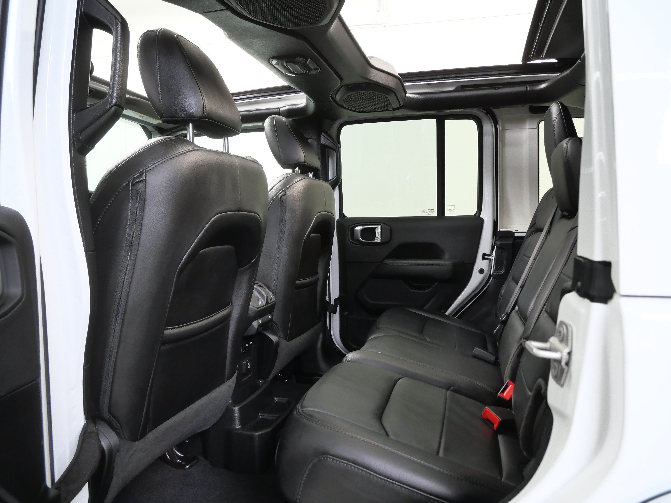 Used 2023 Jeep Wrangler Unlimited Sahara AWD/4WD image 16