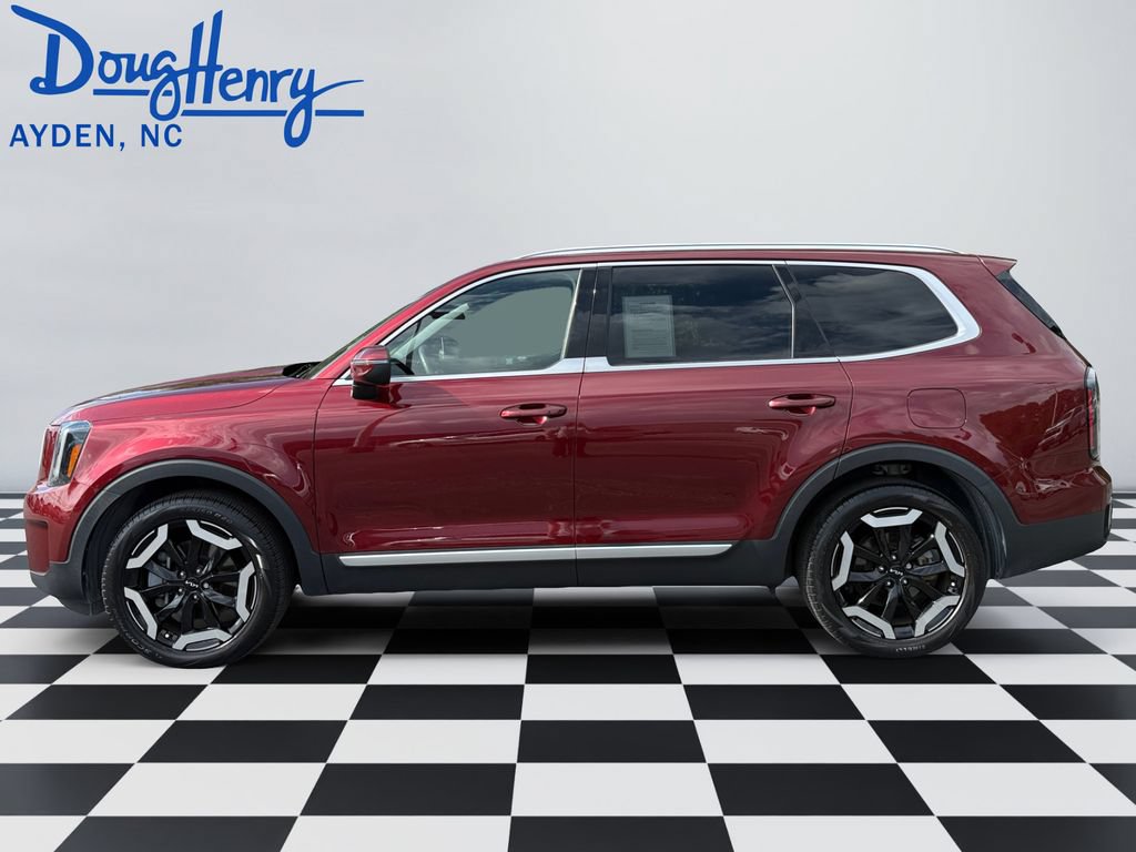 Used 2023 Kia Telluride EX w/ EX Captain's Chair Package FWD image 2