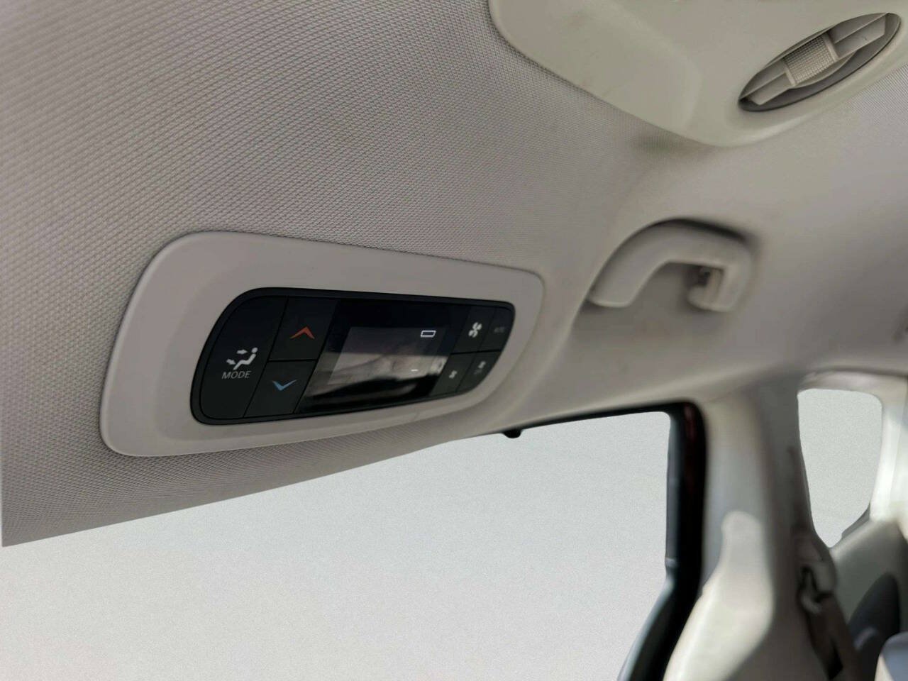 Used 2017 Chrysler Pacifica Touring-L FWD image 34