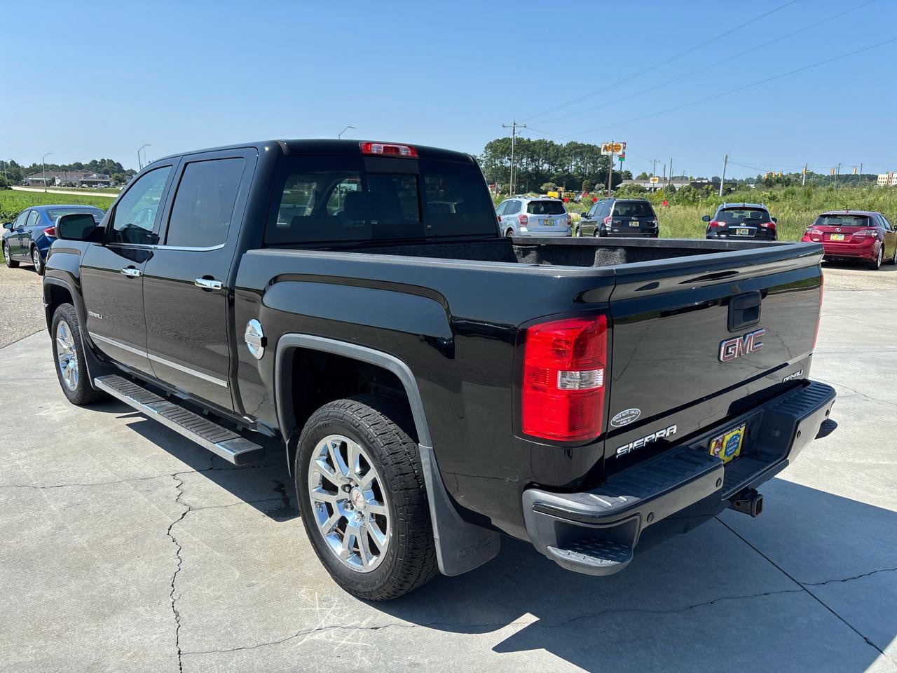 Used 2014 GMC Sierra 1500 Denali w/ Driver Alert Package AWD/4WD image 6