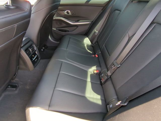 Used 2025 BMW 330i Sedan w/ Convenience Package image 17