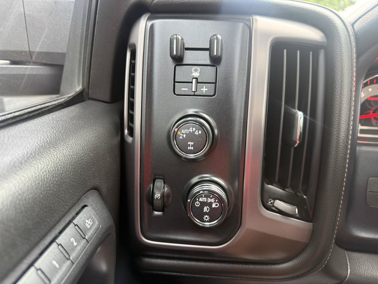 Used 2018 GMC Sierra 1500 SLT AWD/4WD image 25