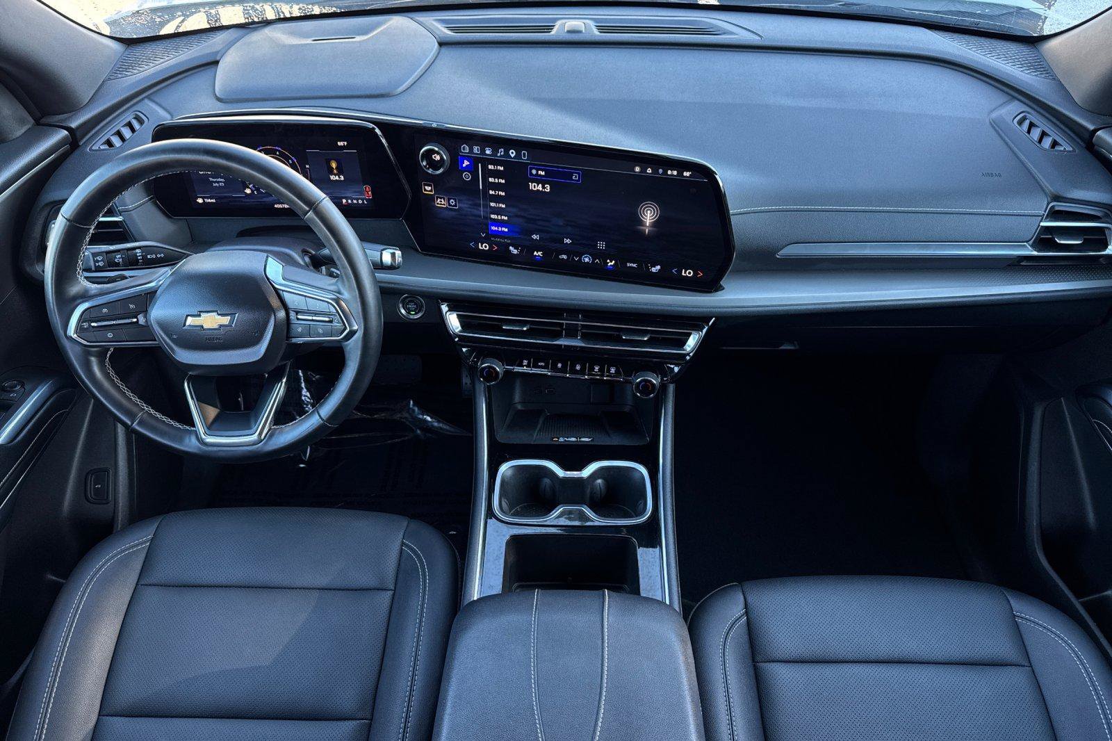 Used 2025 Chevrolet Traverse LT FWD image 15