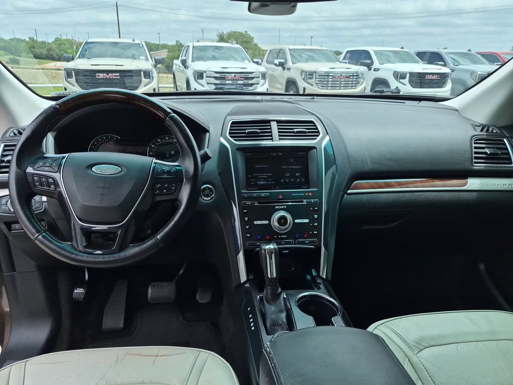 Used 2016 Ford Explorer Platinum AWD/4WD image 32