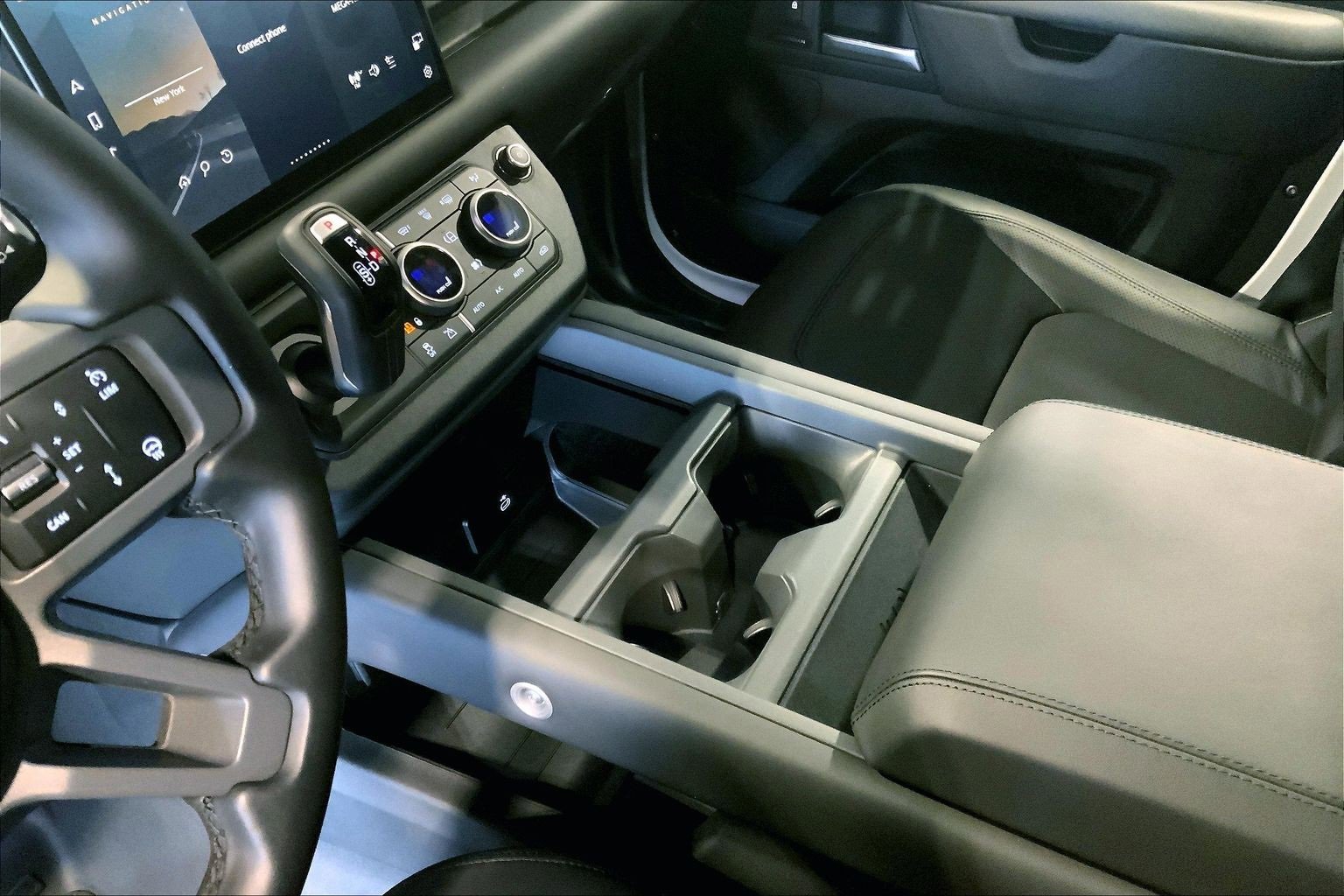 Used 2025 Land Rover Defender 130 S image 16