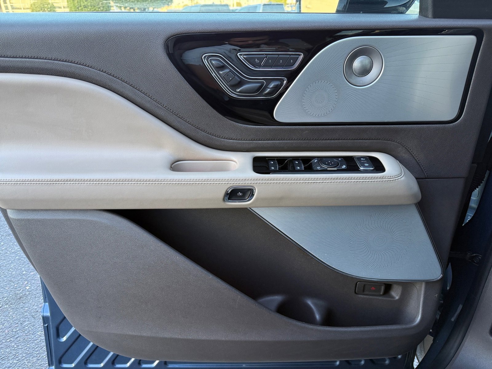 Used 2020 Lincoln Aviator Reserve w/ Equipment Group 202A image 13