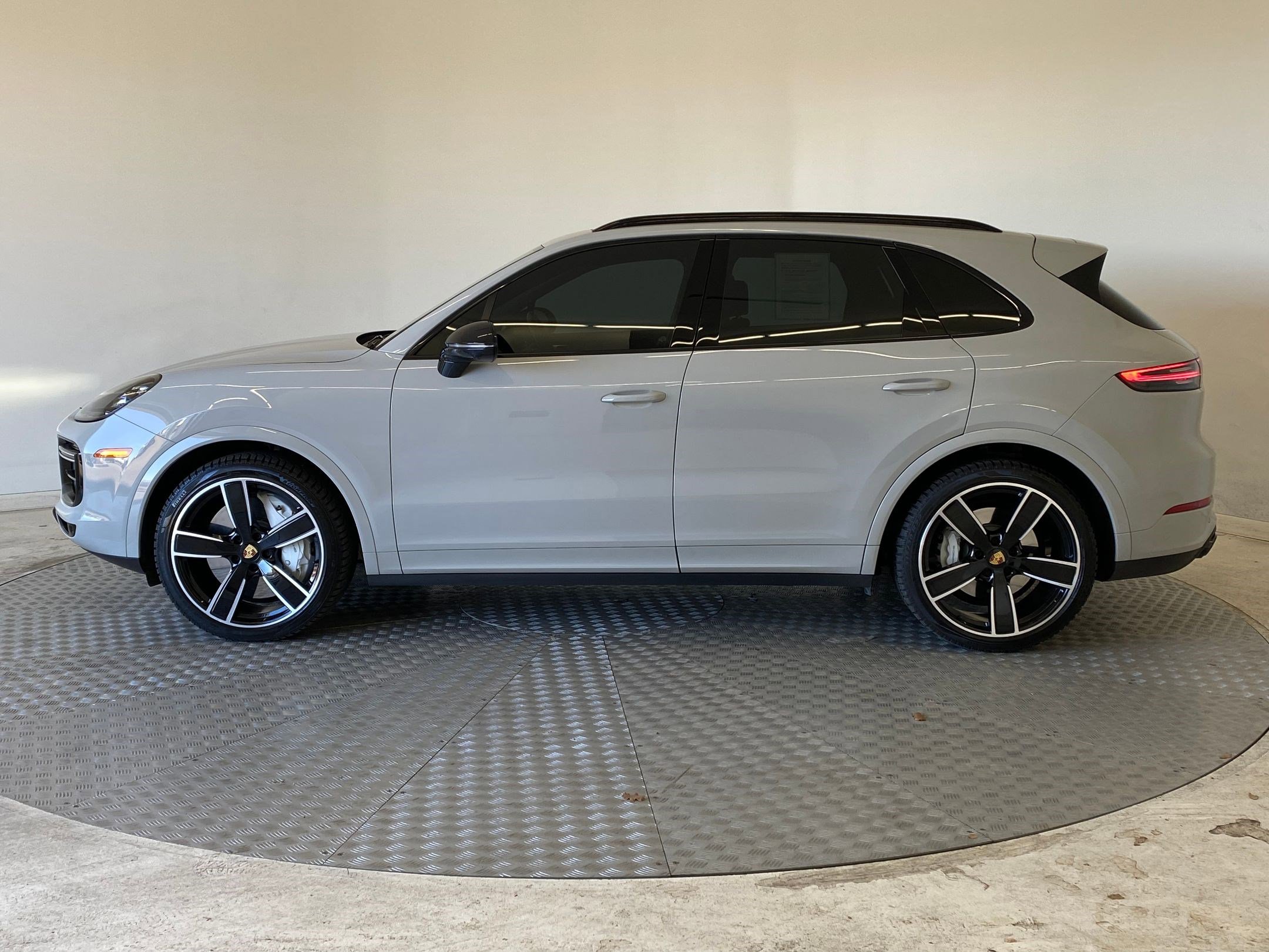 Certified 2023 Porsche Cayenne Turbo image 32