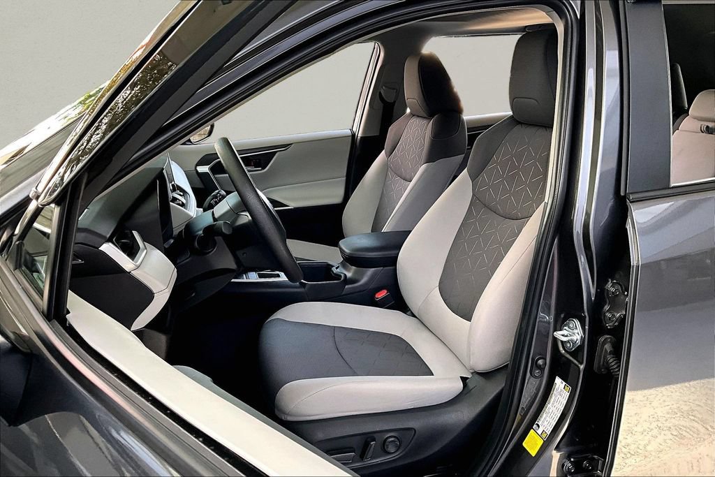 Used 2025 Toyota RAV4 XLE w/ Convenience Package FWD image 23