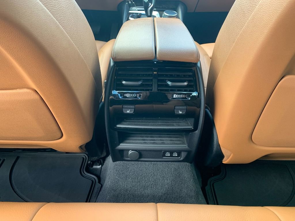 Used 2021 BMW 530i xDrive w/ Premium Package image 15