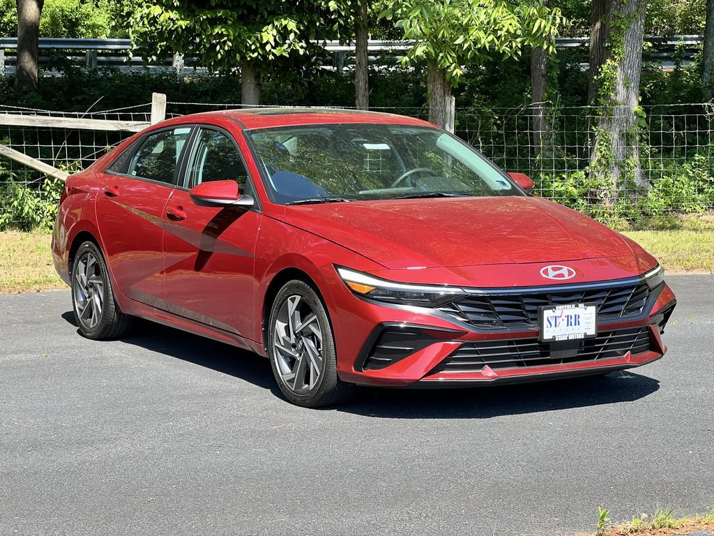 Used 2025 Hyundai Elantra SEL FWD image 1