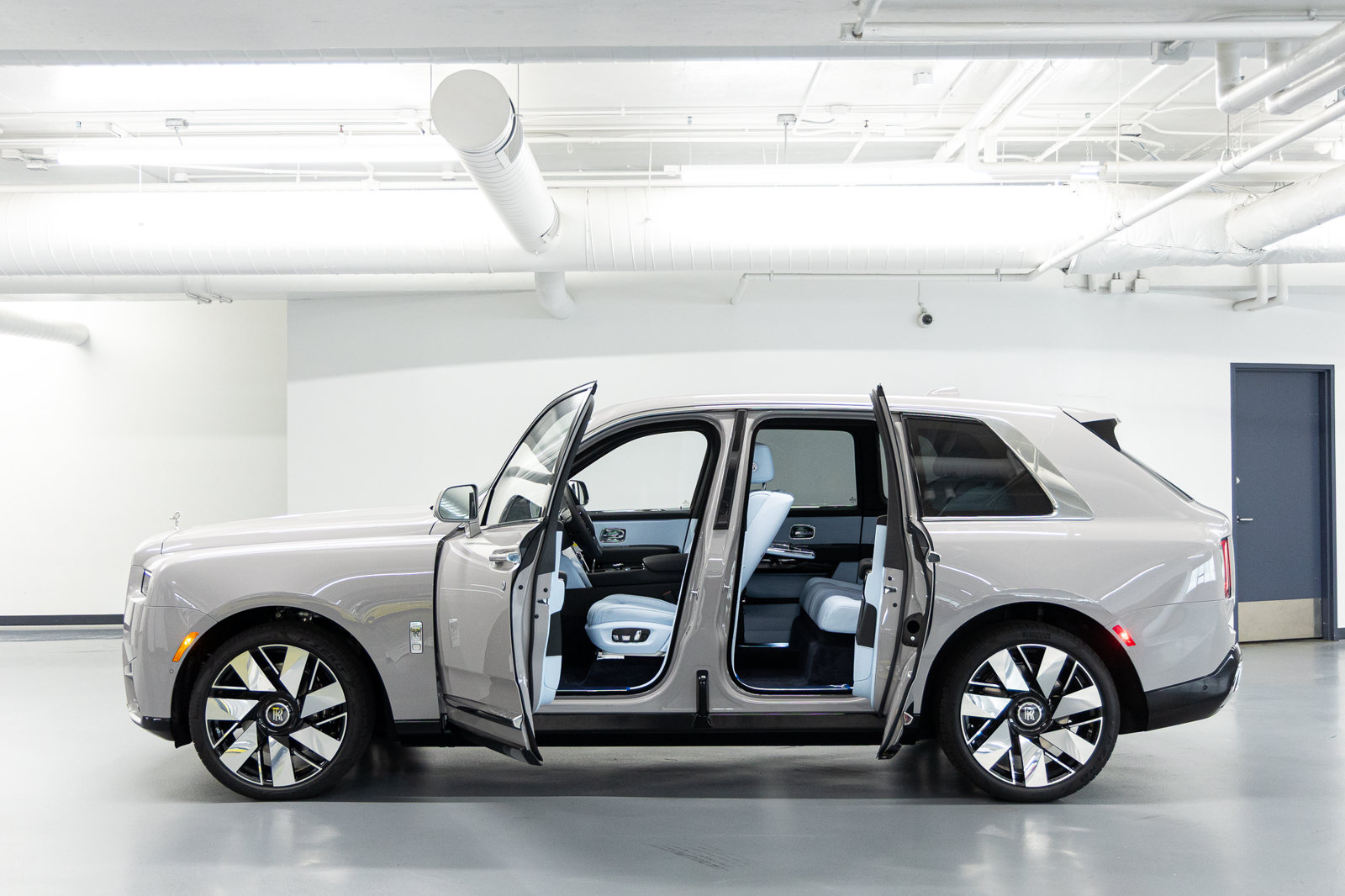 New 2027 Rolls-Royce Cullinan AWD/4WD image 28