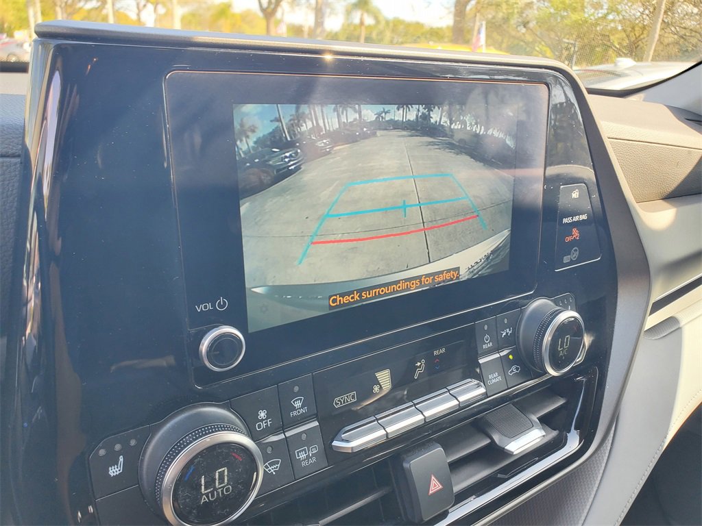 Used 2023 Toyota Highlander XLE image 32