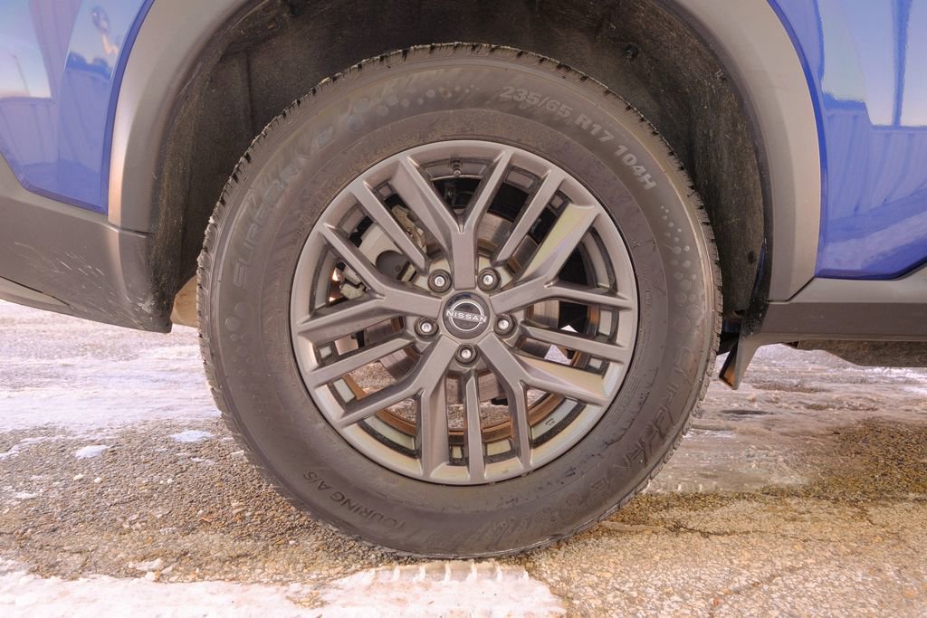 Used 2023 Nissan Rogue S image 39