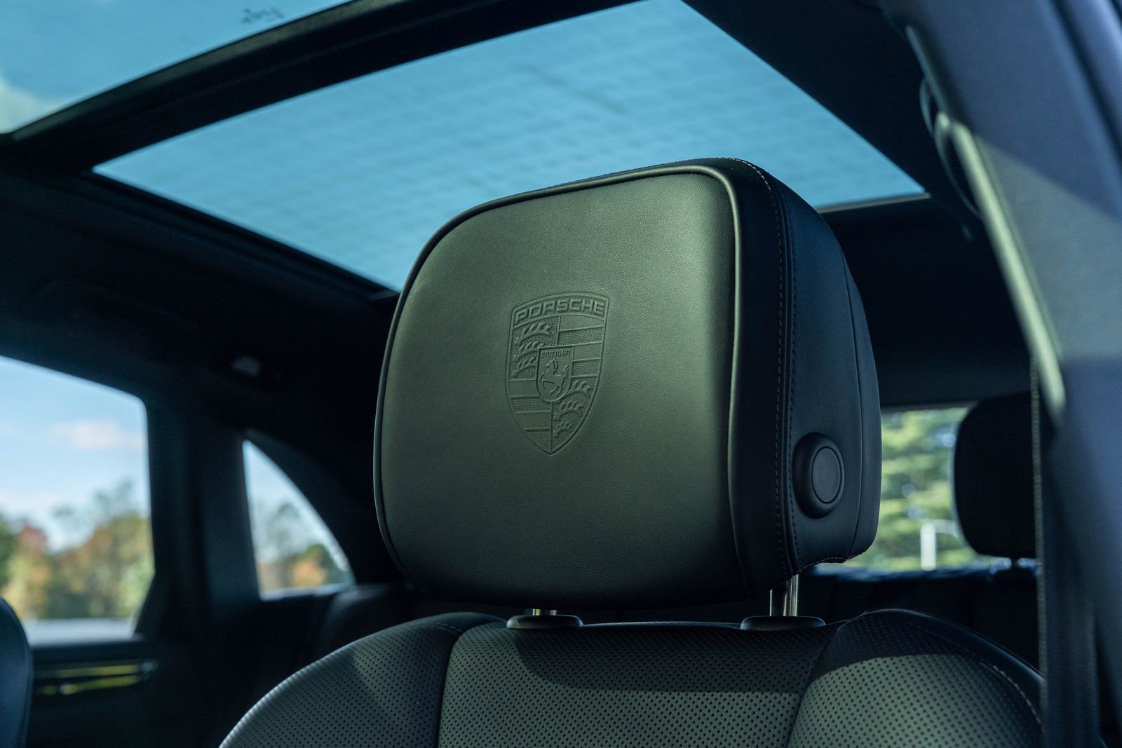 Certified 2025 Porsche Macan image 33