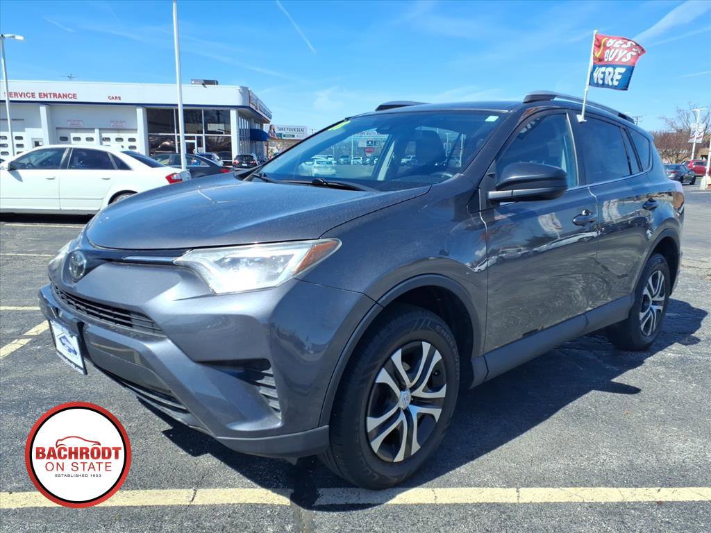 Used 2018 Toyota RAV4 LE AWD/4WD image 3