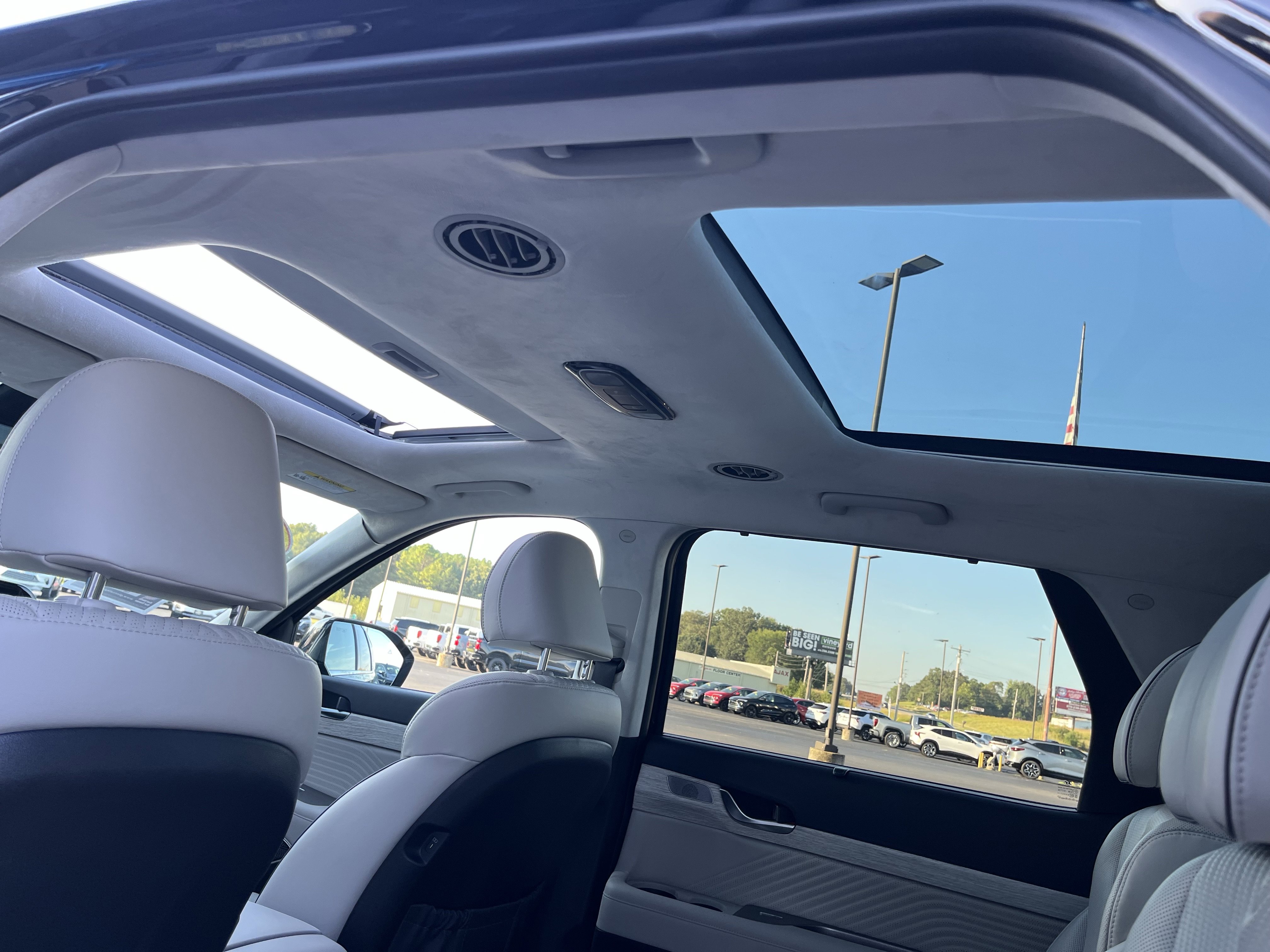 Used 2024 Hyundai Palisade Calligraphy image 4