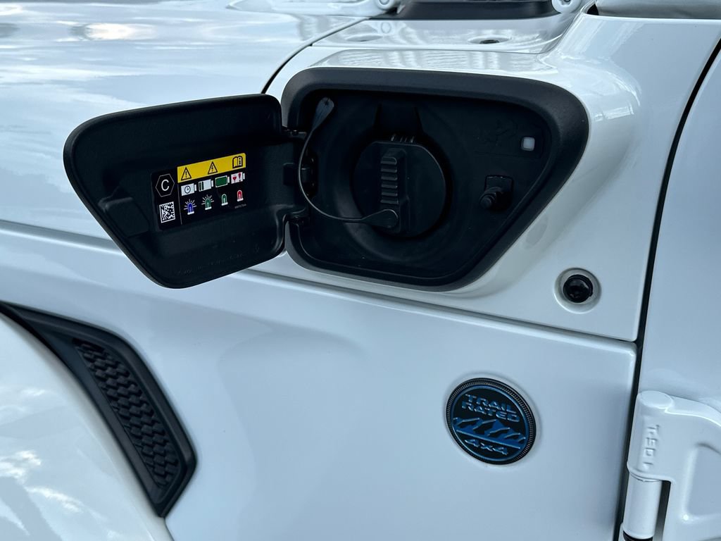 Used 2024 Jeep Wrangler High Altitude AWD/4WD image 18