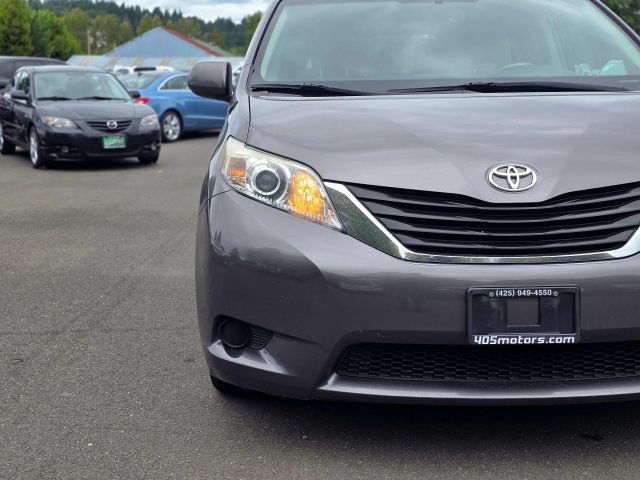 Used 2014 Toyota Sienna LE AWD/4WD image 2